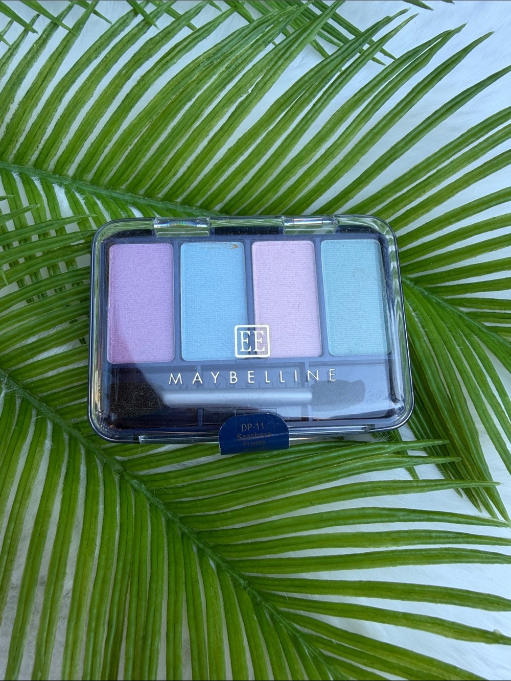 Vintage Maybelline Wxpert Eyes Eyeshadow Quad in Seashore Frosts (Pearl)